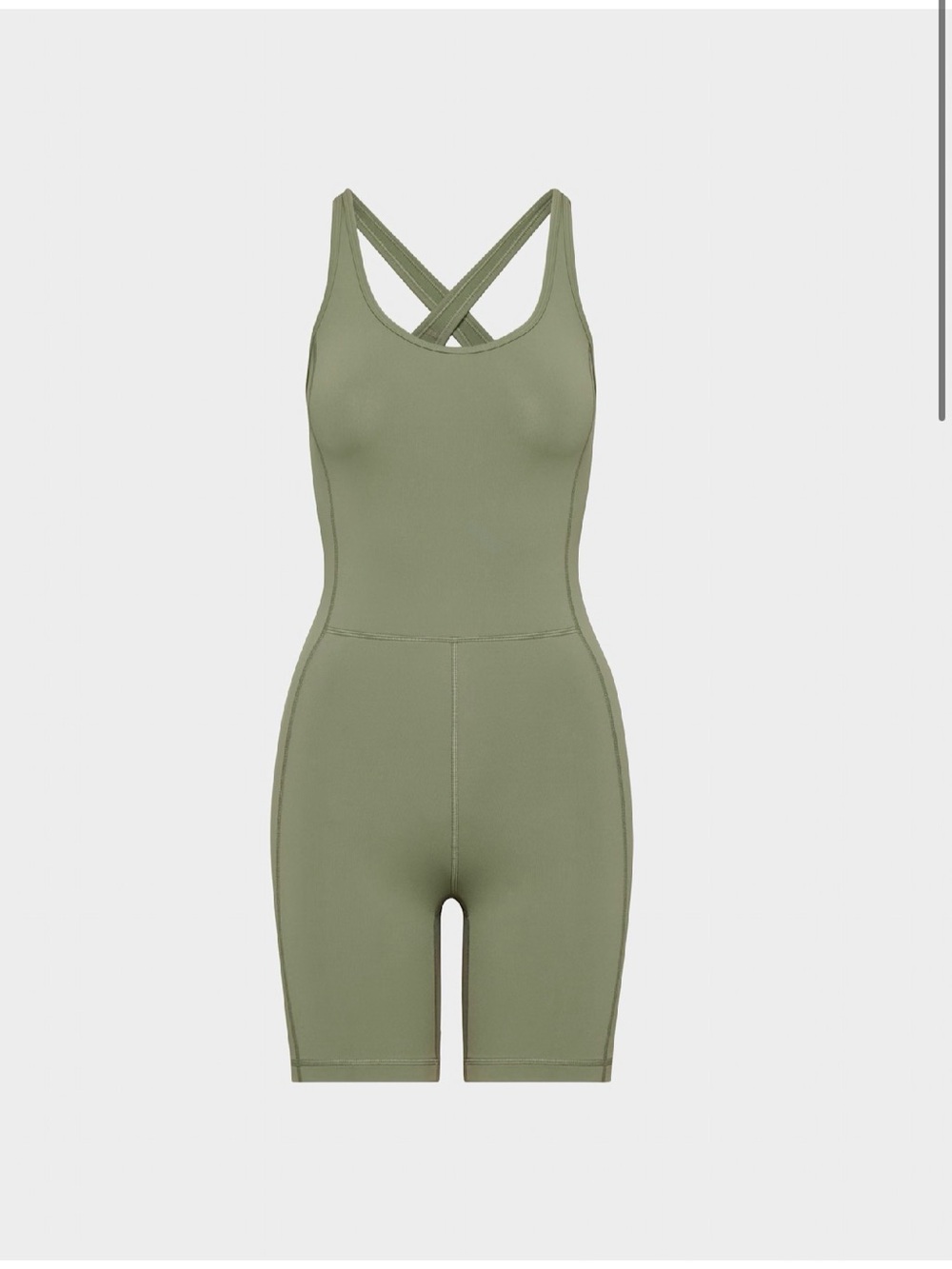 Aritzia TnaLIFE Surge Romper- XS